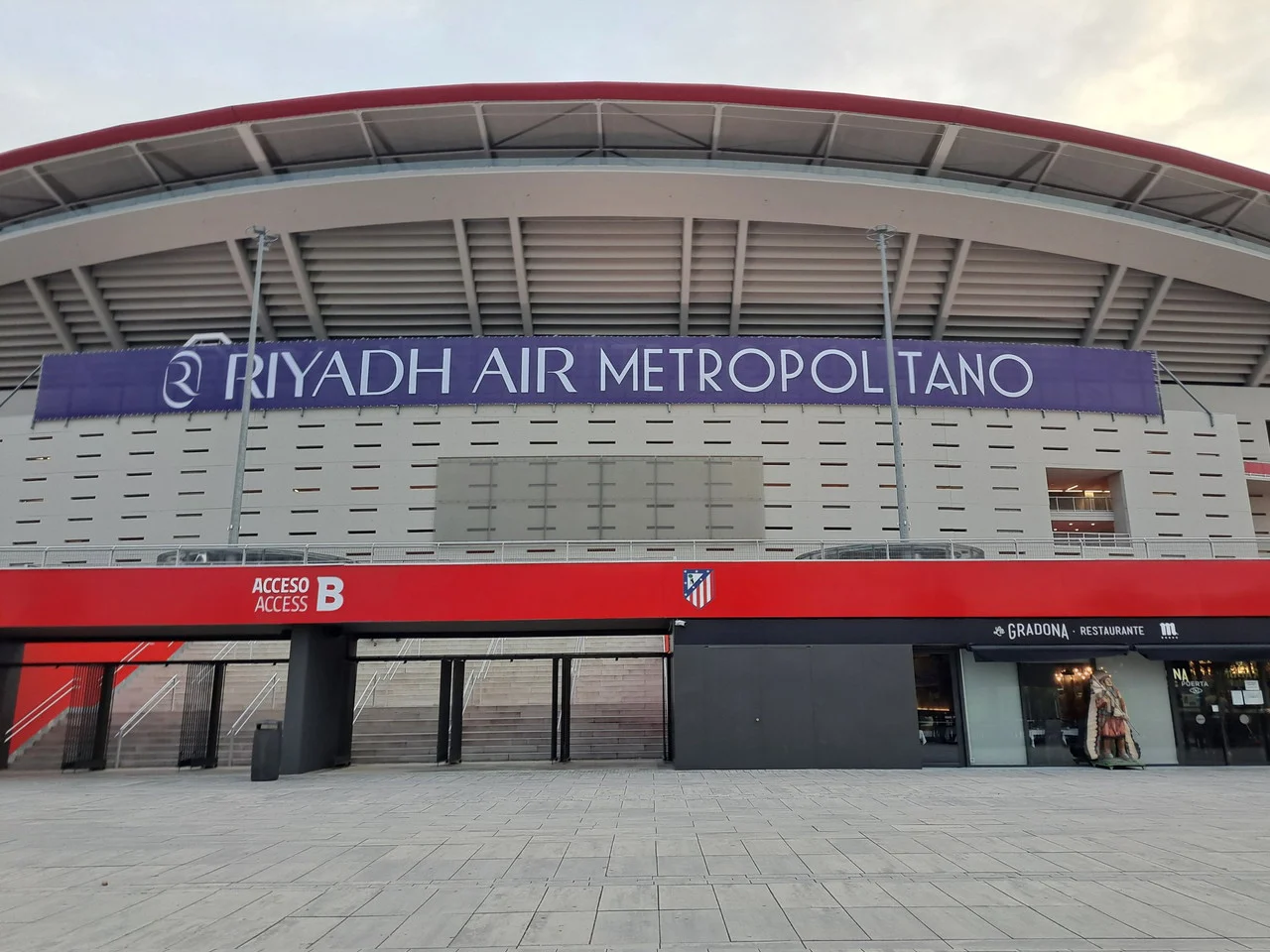 Nuevo nombre del metropolitano, ahora el letretro informa del patrocinador Riyadh Air Metroplitano