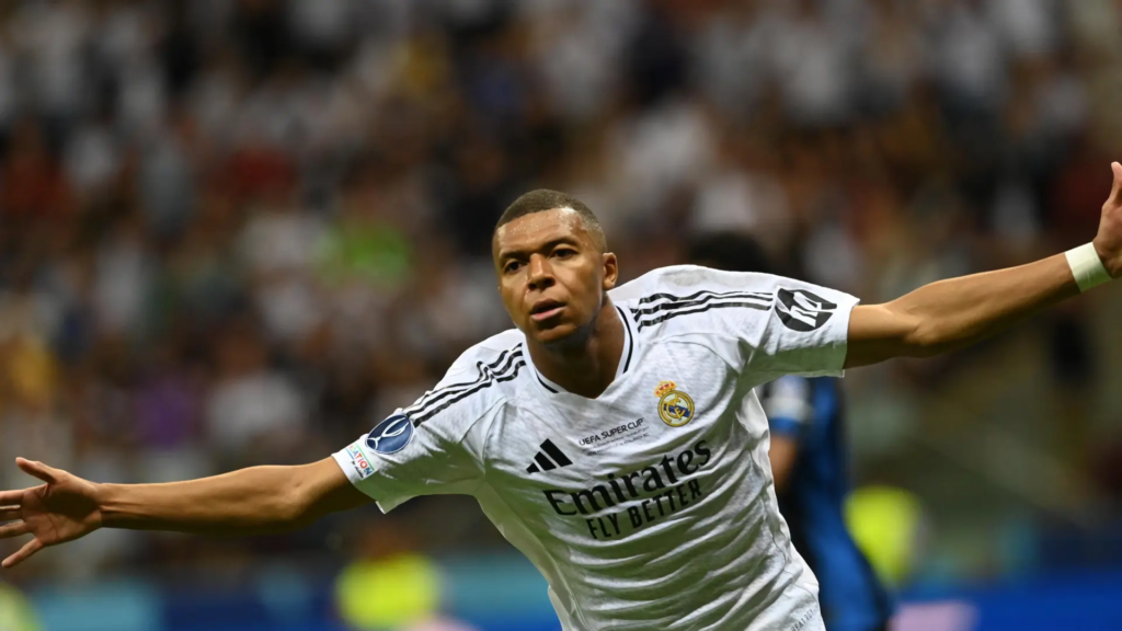 Kylian Mbappé, jugador 5 estrellas de Mahou, celebrando un gol con el Real Madrid