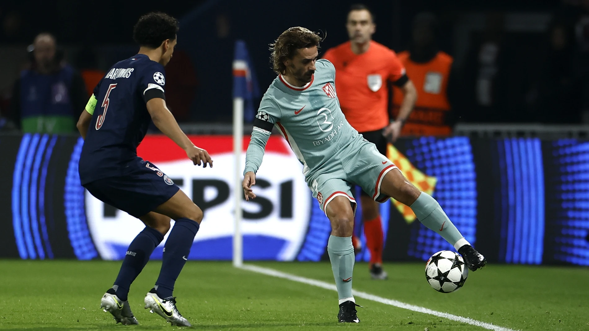 Psg y atletico de madrid en un enfrentamineto emocionante y salvador para los rojiblanos