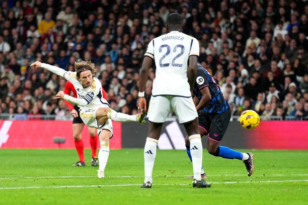 Modrić anota el 1-0 ante el Sevilla FC, para dar la victoria al Real Madrid | Foto: Ángel Martínez