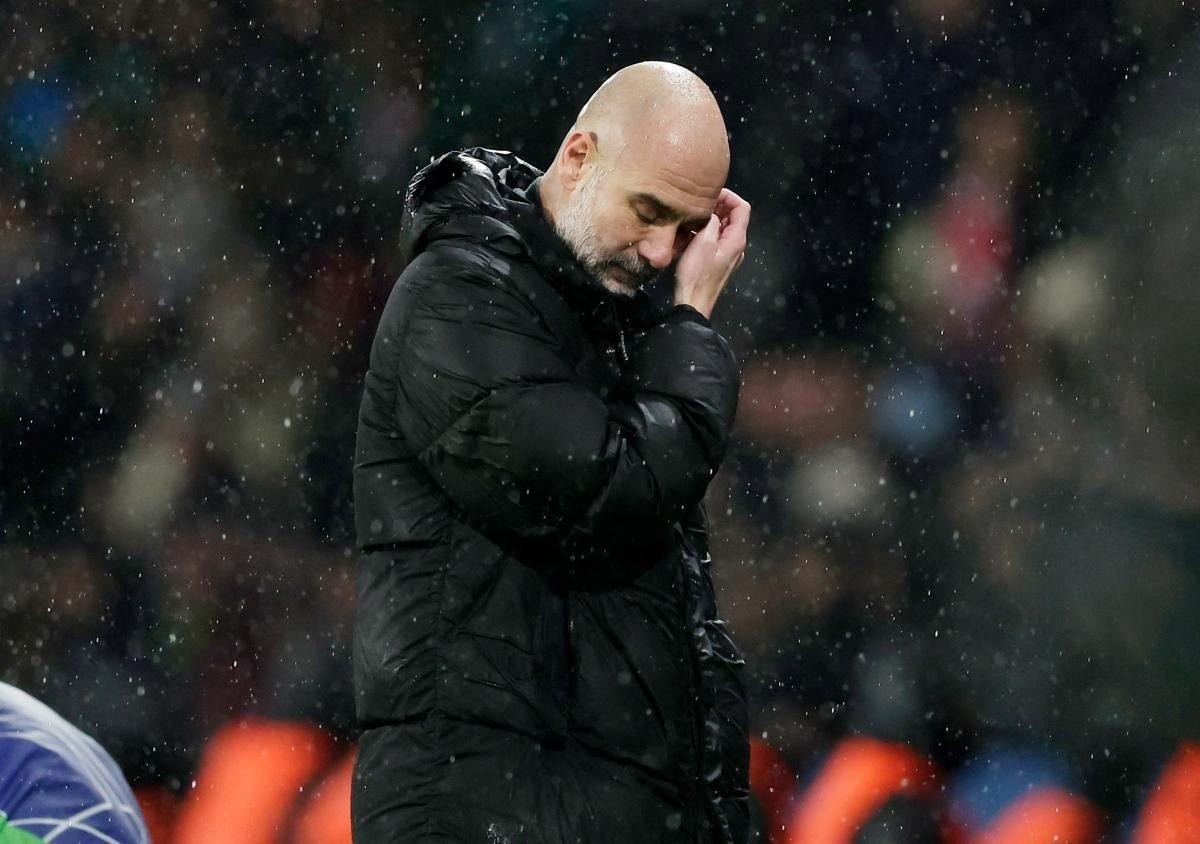 El técnico catalán lamentándose en la banda