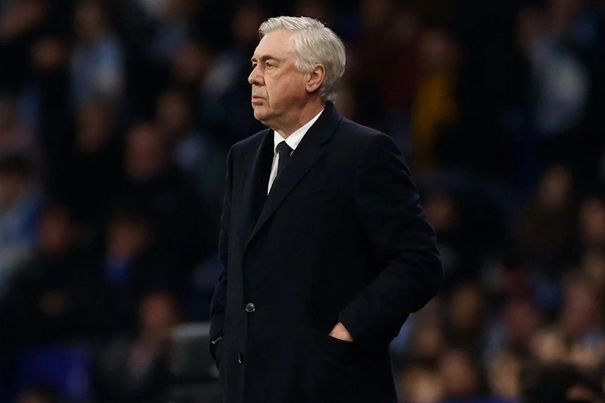 El míster se juega su futuro en dos semanas.