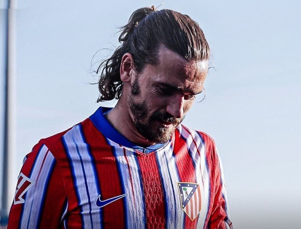 El atacante galo con la camiseta rojiblanca