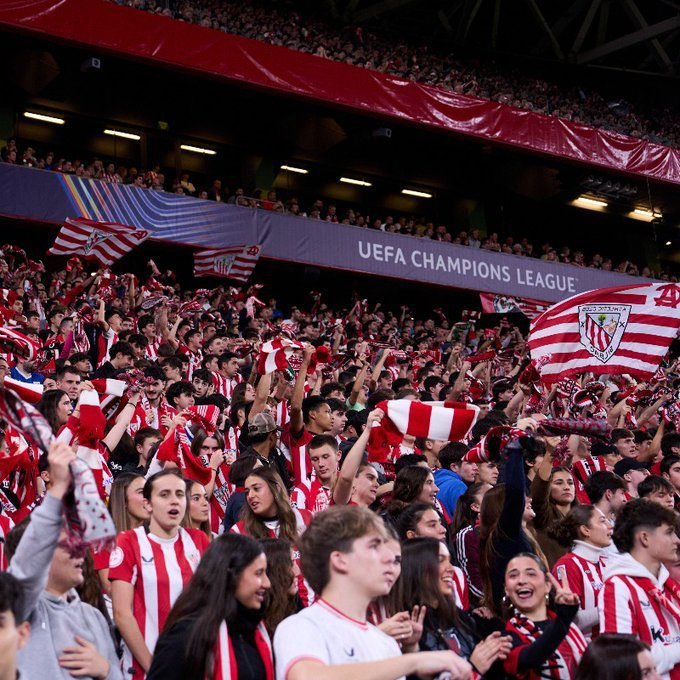 Grada animando al Athletic Club