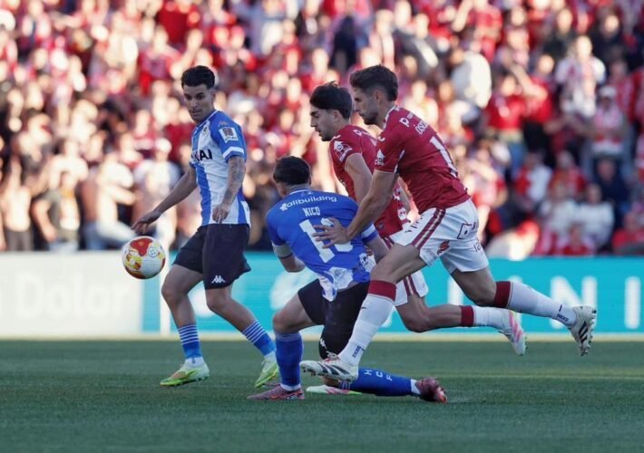 Hércules 2-0 Real Murcia: el Rico Pérez sueña con el playoff y el Murcia se hunde más en su crisis