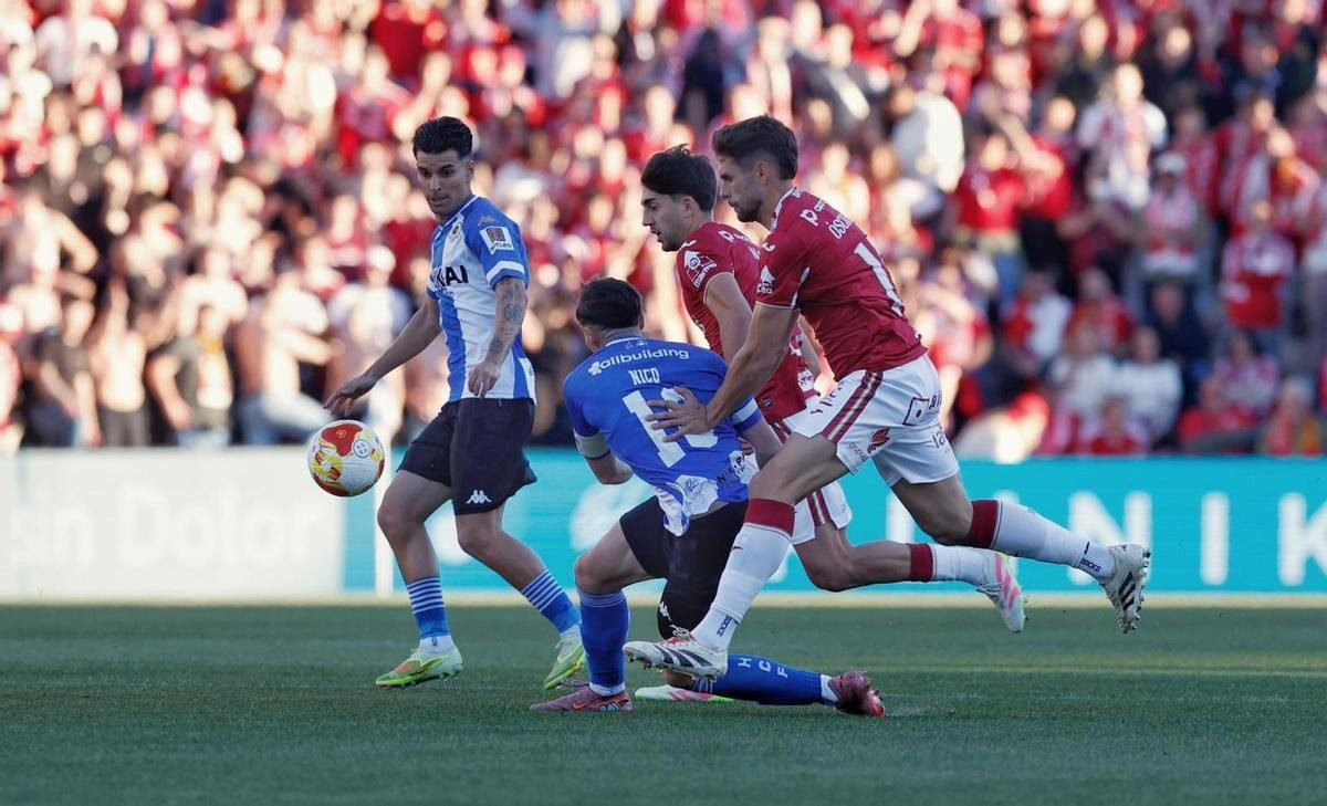 Hércules 2-0 Real Murcia: el Rico Pérez sueña con el playoff y el Murcia se hunde más en su crisis