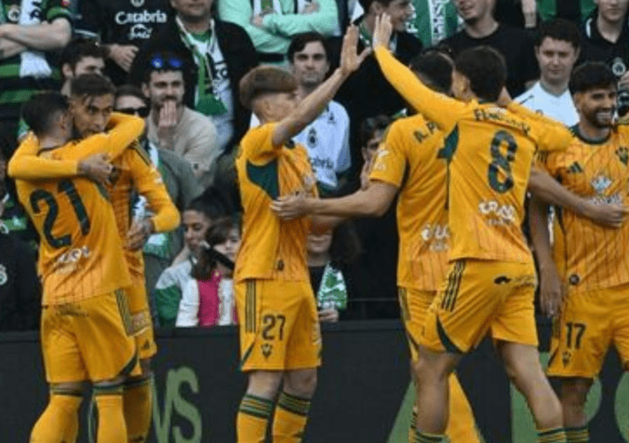 Racing de Santander 0-4 Albacete Balompié: Los manchegos tiran abajo las puertas del líder