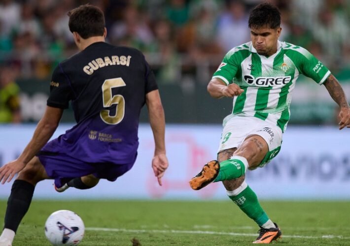 ANÁLISIS | Real Betis 2-5 FC Barcelona: las grietas defensivas apagan la respuesta de Abde