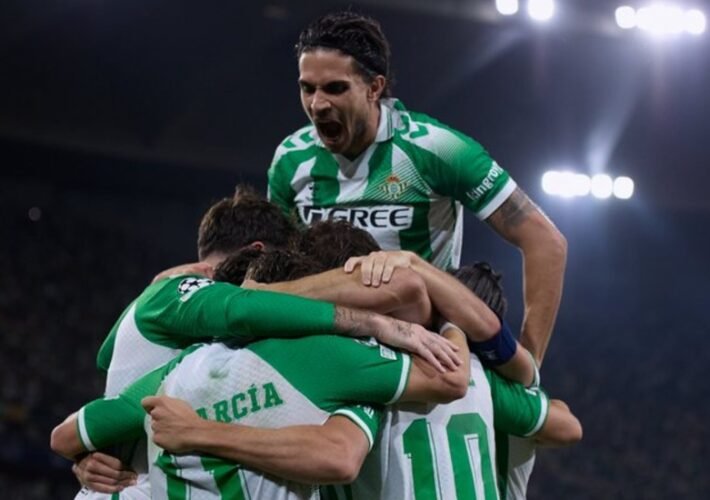 ANÁLISIS | Real Betis 3-2 Porto: Las bandas sostienen la ilusión y el banquillo marca la diferencia