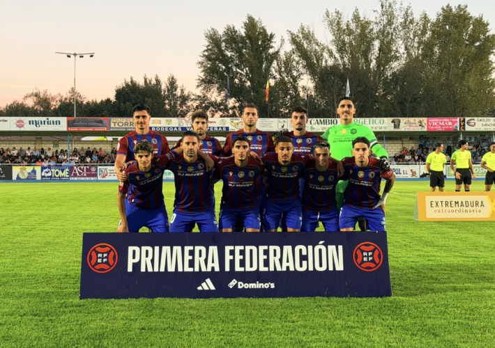 Crónica CD Coria 2-4 CD Extremadura: El juego aéreo decide en La Isla